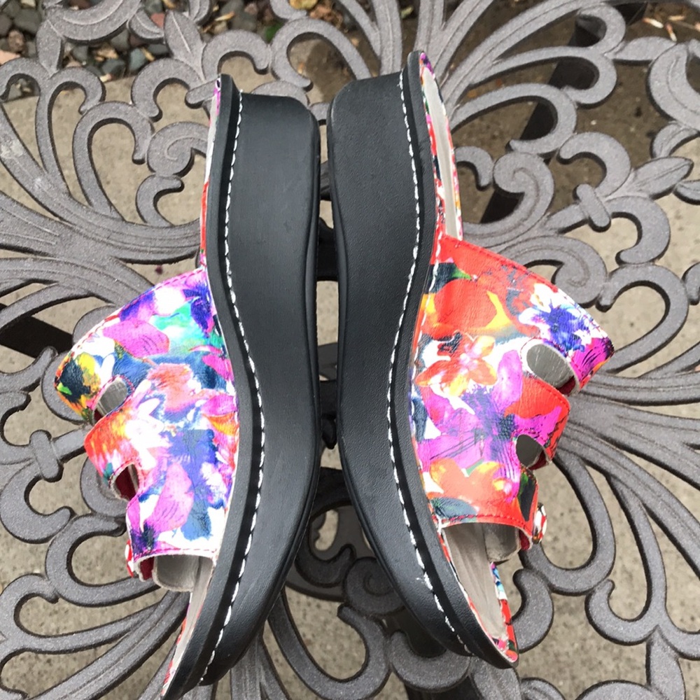 🐲💙 Alegria Fiona Iris Multi color Floral Print Sandal - Picture 5 of 12